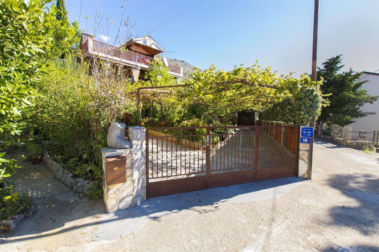 Apartments Pavlina Starigrad Paklenica Bagian luar foto