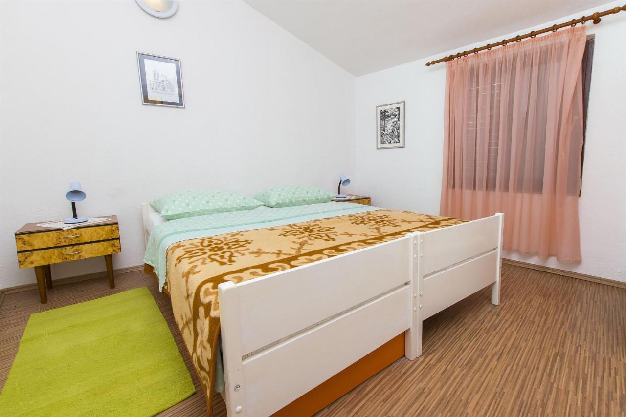 Apartments Pavlina Starigrad Paklenica Bagian luar foto