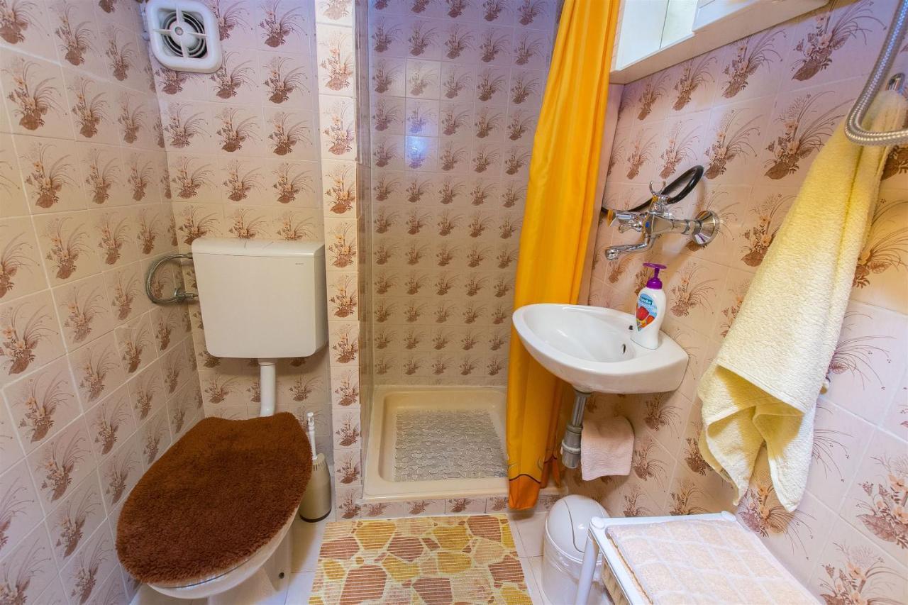 Apartments Pavlina Starigrad Paklenica Bagian luar foto